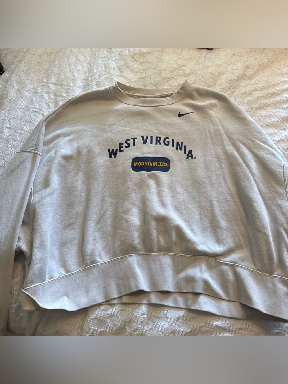 Women’s Nike XL WEST VIRGINIA UNIVERSITY cropped crewneck sweatshirt - Picture 1 of 2